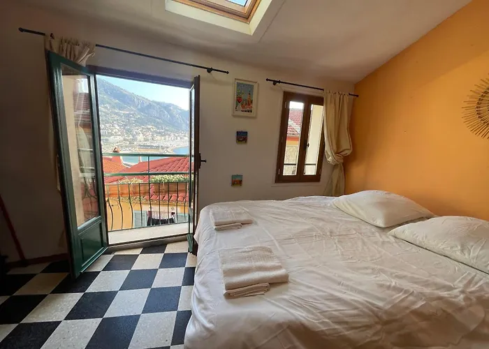 Апартаменты House Old Town 50m Beach&shop